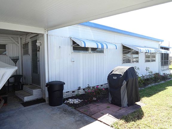 rear of home at carport