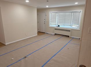 (Undisclosed Address), New Hyde Park, NY 11040