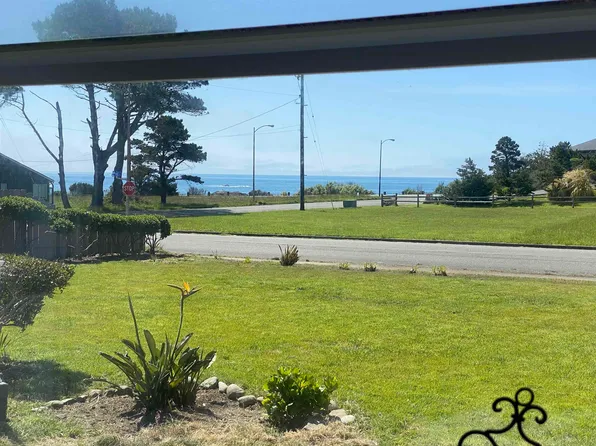 745 Taylor St, Crescent City, CA 95531