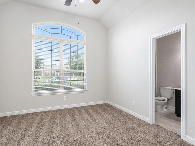 18911 Cypress Bay Dr — Photo 14