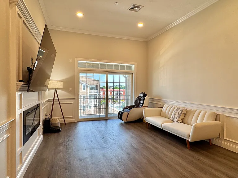320 Middlesex Ave #D-405 — Photo 4