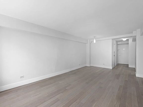 3rd image of 340 E 51st St APT 8A