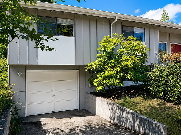 6223 Harlow Dr — Photo 4
