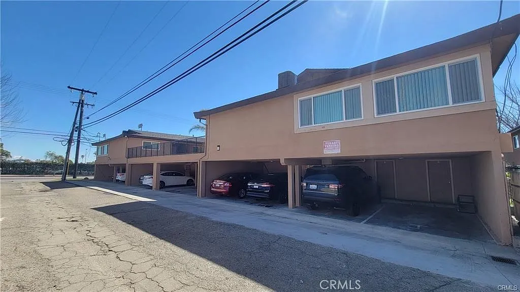 2 bed, 830 sqft, $2,100 — Photo 2