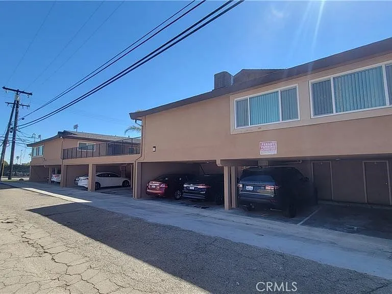 811 Orchid Ct #J — Photo 2