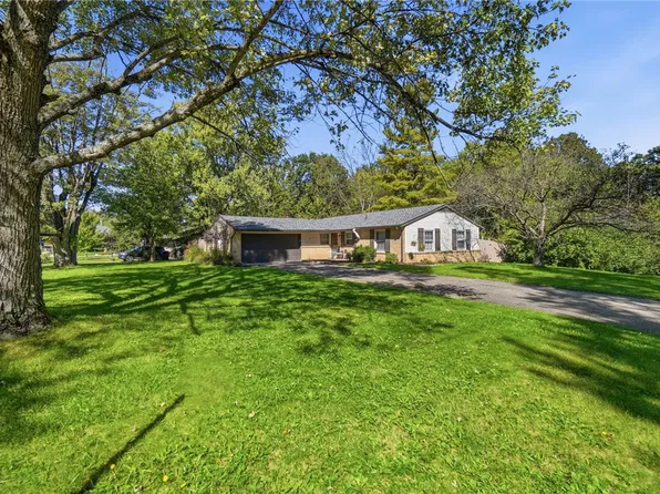 2111 Plantation Trl, Bellbrook, OH 45305