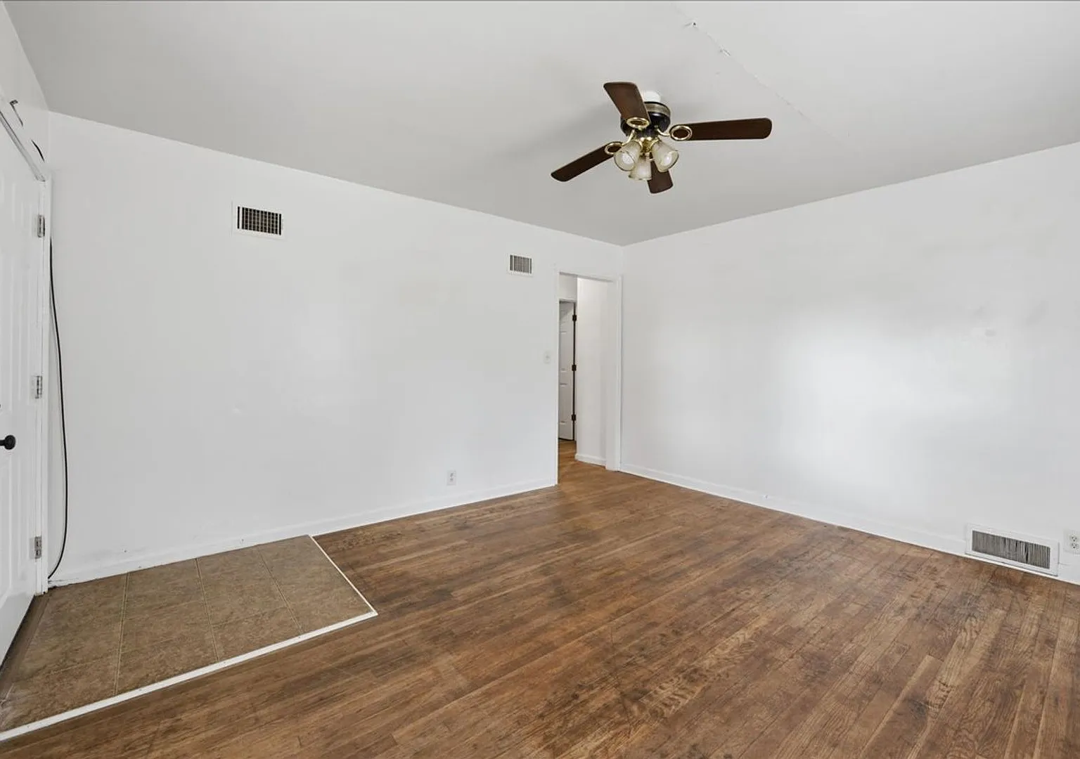 705 W 29th St - 2901 Sheridan St — Photo 3
