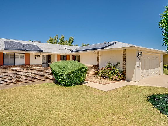 2nd image of 10439 W Roundelay Cir