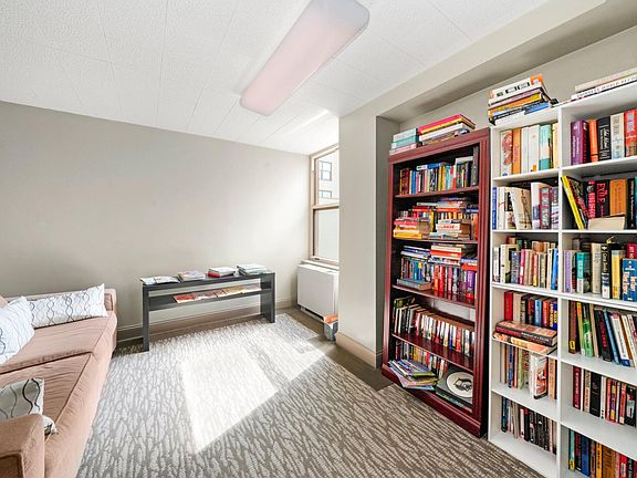 3rd image of 525 W Hawthorne Pl APT 1808