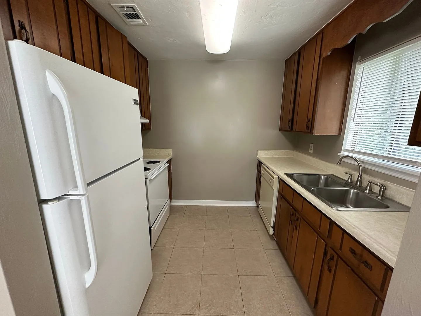 Chicopee 617 — Photo 3