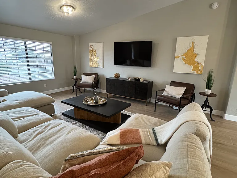 3732 N Taylor Dr — Photo 52