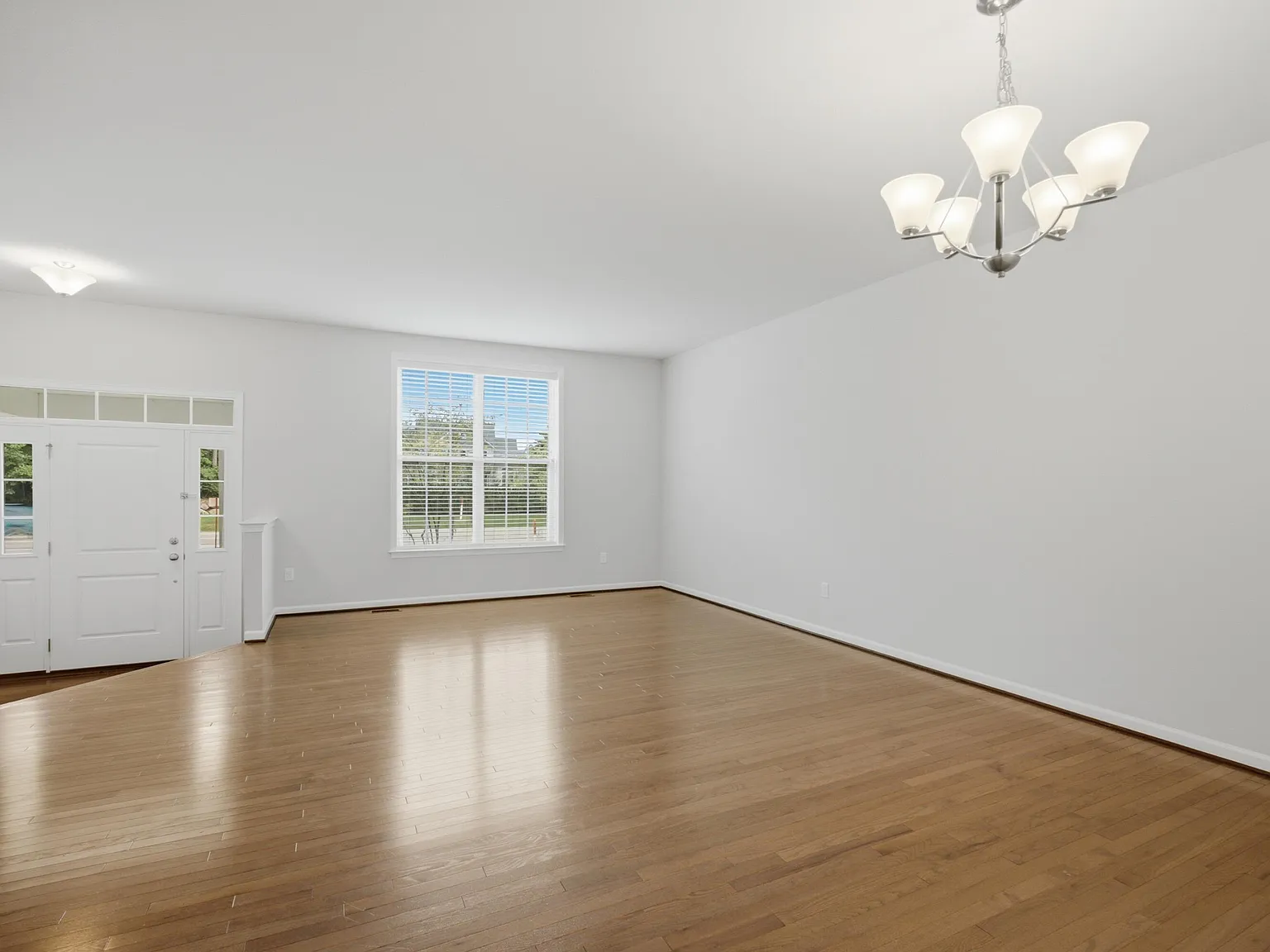 3 bed, 2.5 bath, 1804 sqft, $3,500 — Photo 3