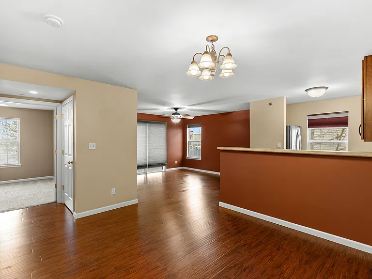 10201 Spring Creek Ln — Photo 9