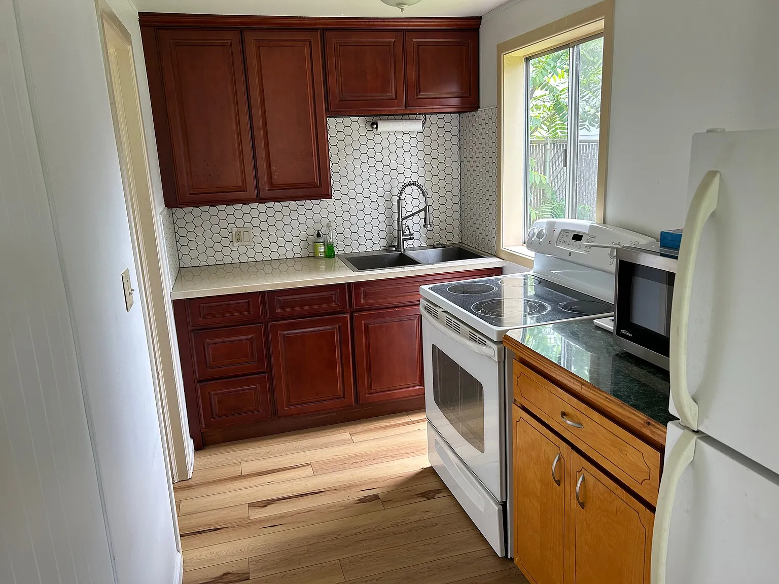 1 bed, 420 sqft, $1,350 — Photo 2