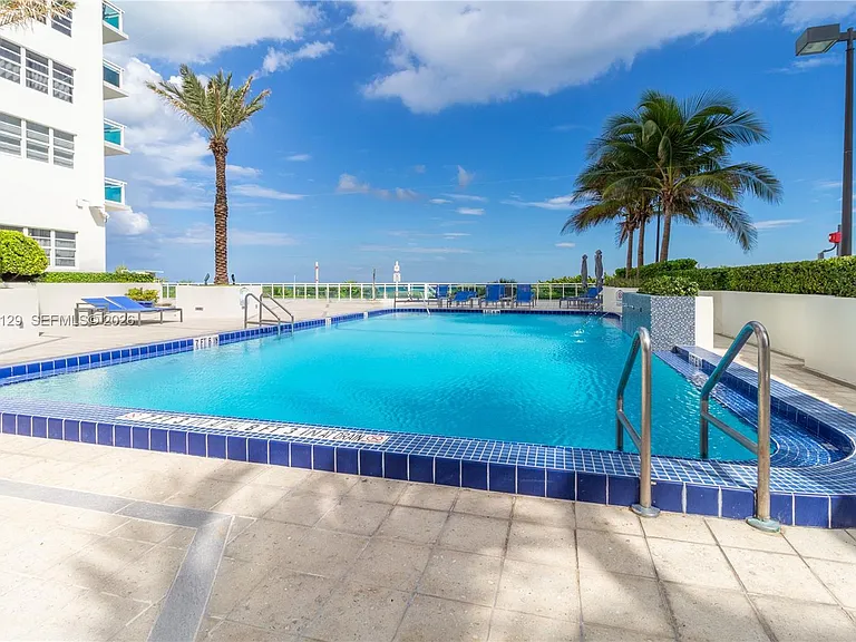6917 Collins Ave #L-103 — Photo 31
