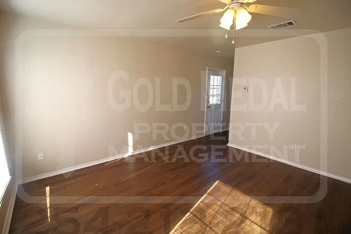 3 bed, 2.0 bath, 1117 sqft, $950 — Photo 3