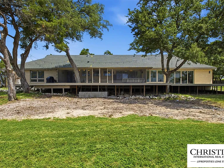 8901 Grandview Dr — Photo 35