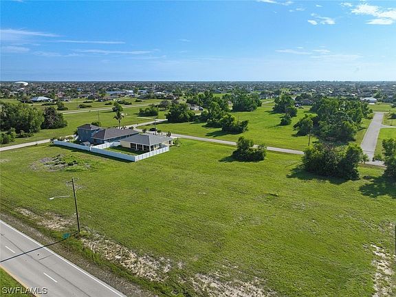 4th image of 1407 Chiquita Blvd N