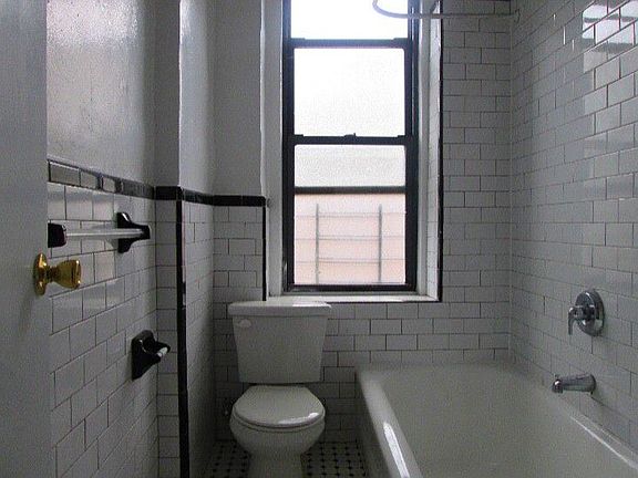 5th image of 4861 Broadway APT 3U