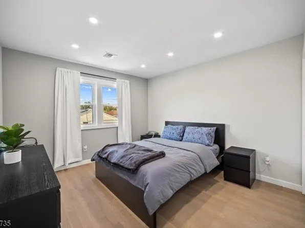 511 Davis Avenue image 18 of 20