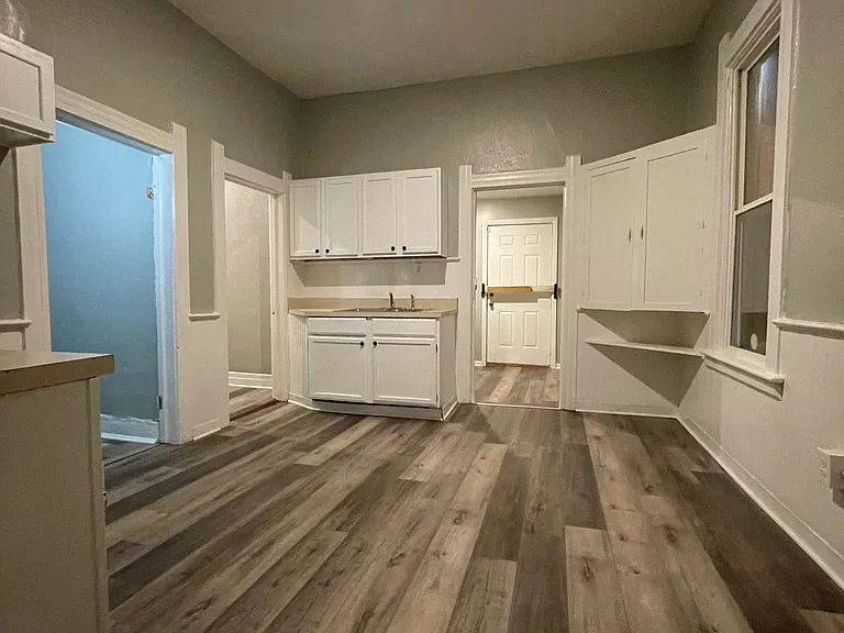 117 E Streicher St — Photo 3