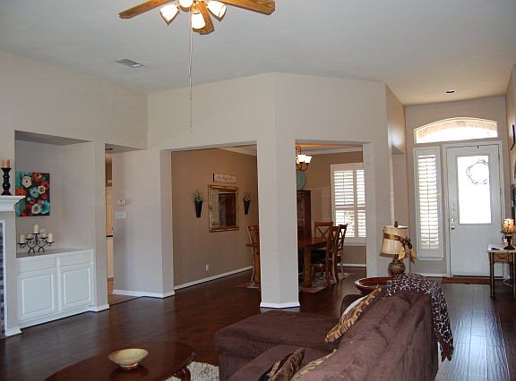 4th image of 1774 Oak Forest Dr