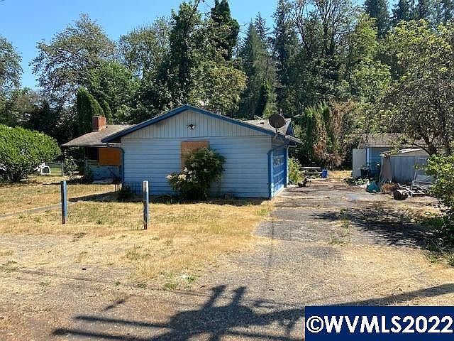 2nd image of 960 SW Spring St
