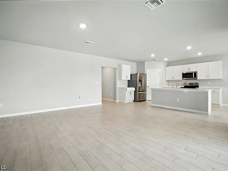 2465 NW 9th St — Photo 24