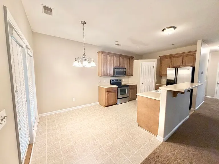 240 Summer Hill Way — Photo 4