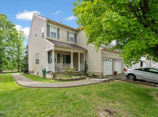 420 Hamilton Dr, Stewartsville, NJ