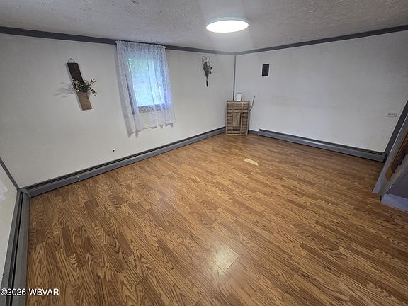 3rd image of 413 W Village Dr