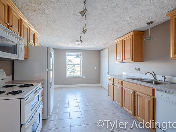5th image of 6026 E Fieldstone Hills Dr SE Unit 8