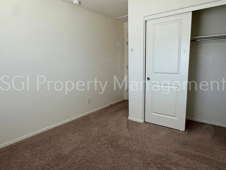 494 W Black Hawk Pl — Photo 8