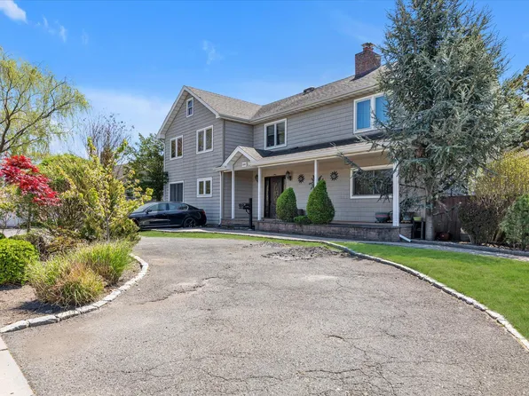 580 Foxhurst Road, Baldwin, NY 11510