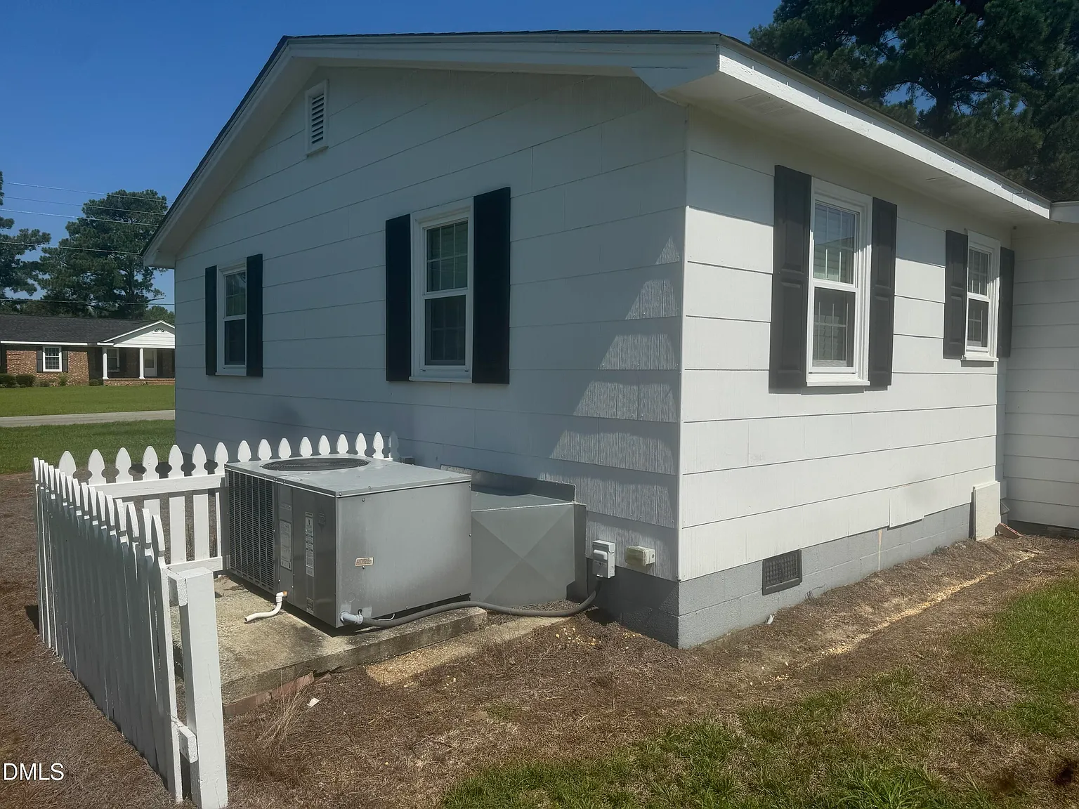 2 bed, 1.0 bath, $1,350 — Photo 2