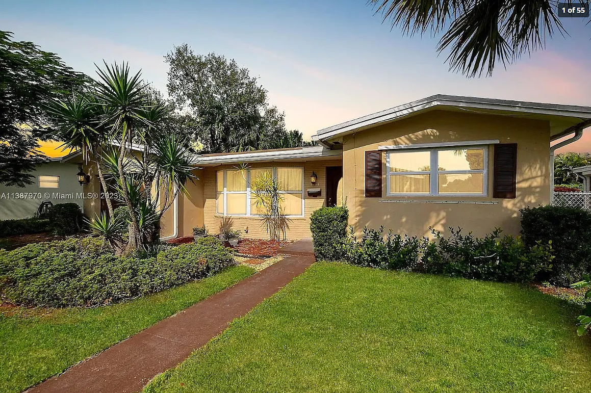 3 bed, 1728 sqft, $4,499 — Photo 2