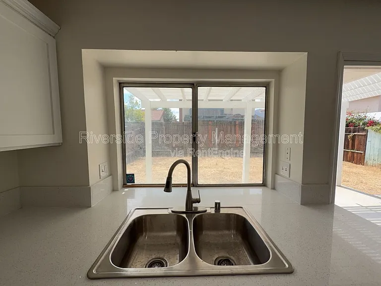 11883 Bayless St — Photo 8