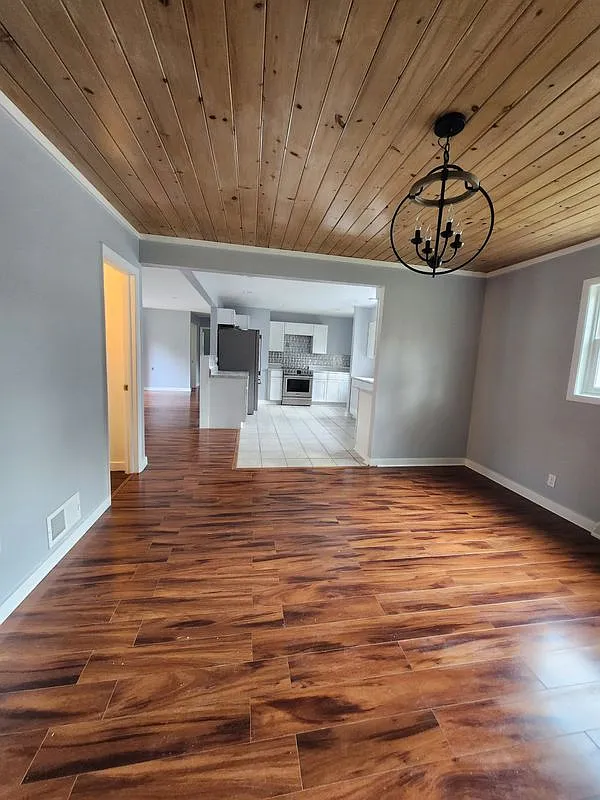 4 bed, 1.5 bath, 1248 sqft, $1,800 — Photo 2