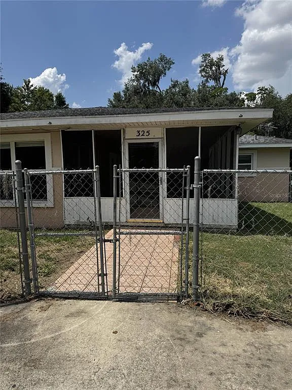 3 bed, 2.0 bath, 1258 sqft, $1,600 — Photo 2