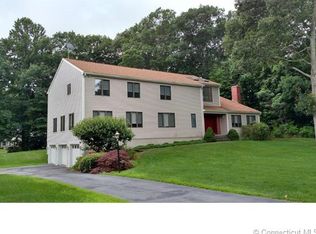 35 Willow Ln, East Lyme, CT 06333
