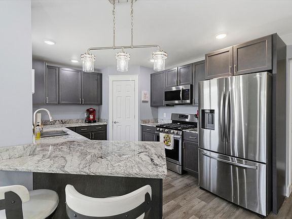 5th image of 501 E Stoneridge Dr