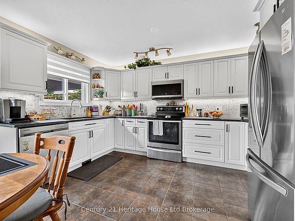 3rd image of 43 Beech Blvd
