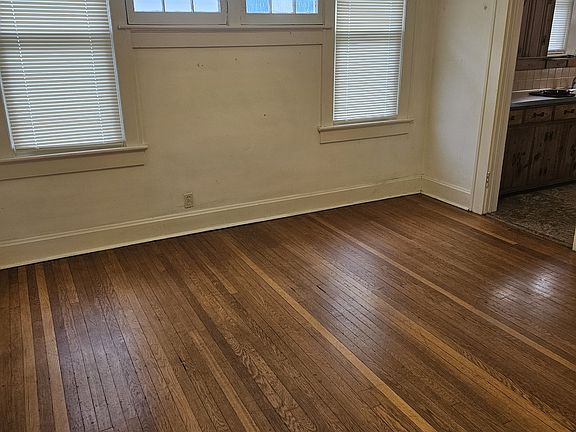 3rd image of 628 S Englewood Ave