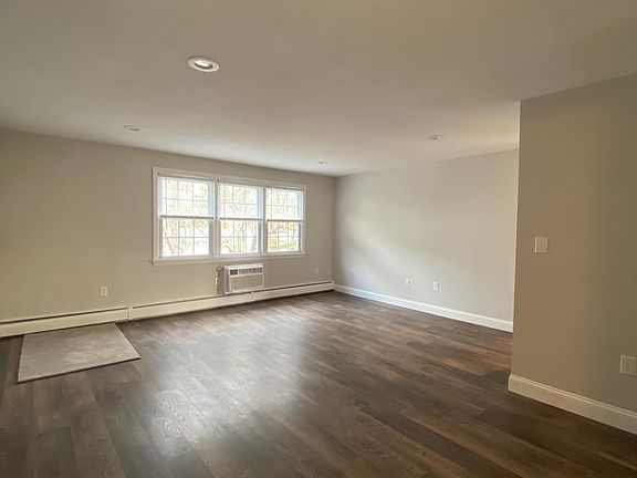 3rd image of 37 Grandview Dr APT C