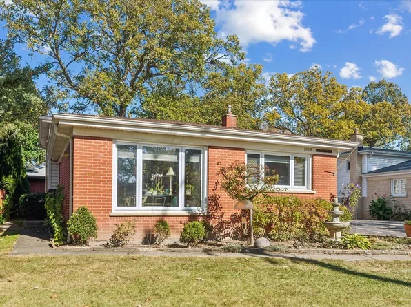 1029 Half Day Rd, Highland Park, IL 60035