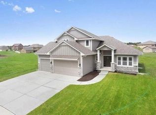 516 SE Linden Dr, Blue Springs, MO 64014