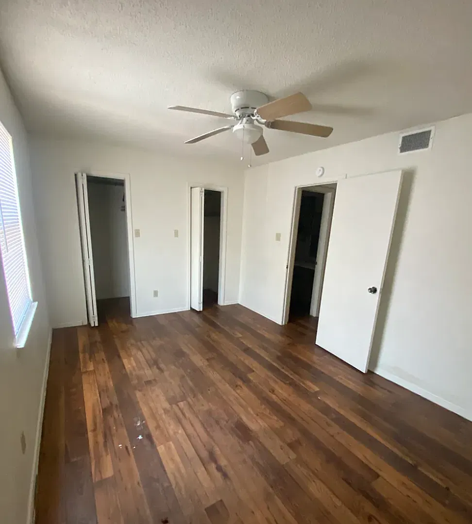 1BD/1BTH Apartment in Gated Community - 1214 Baylor Ave — Photo 1
