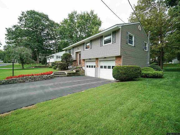 2nd image of 20 Bayberry Dr