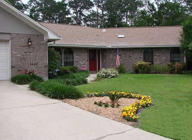 1st image of 117 W Hampton Ct
