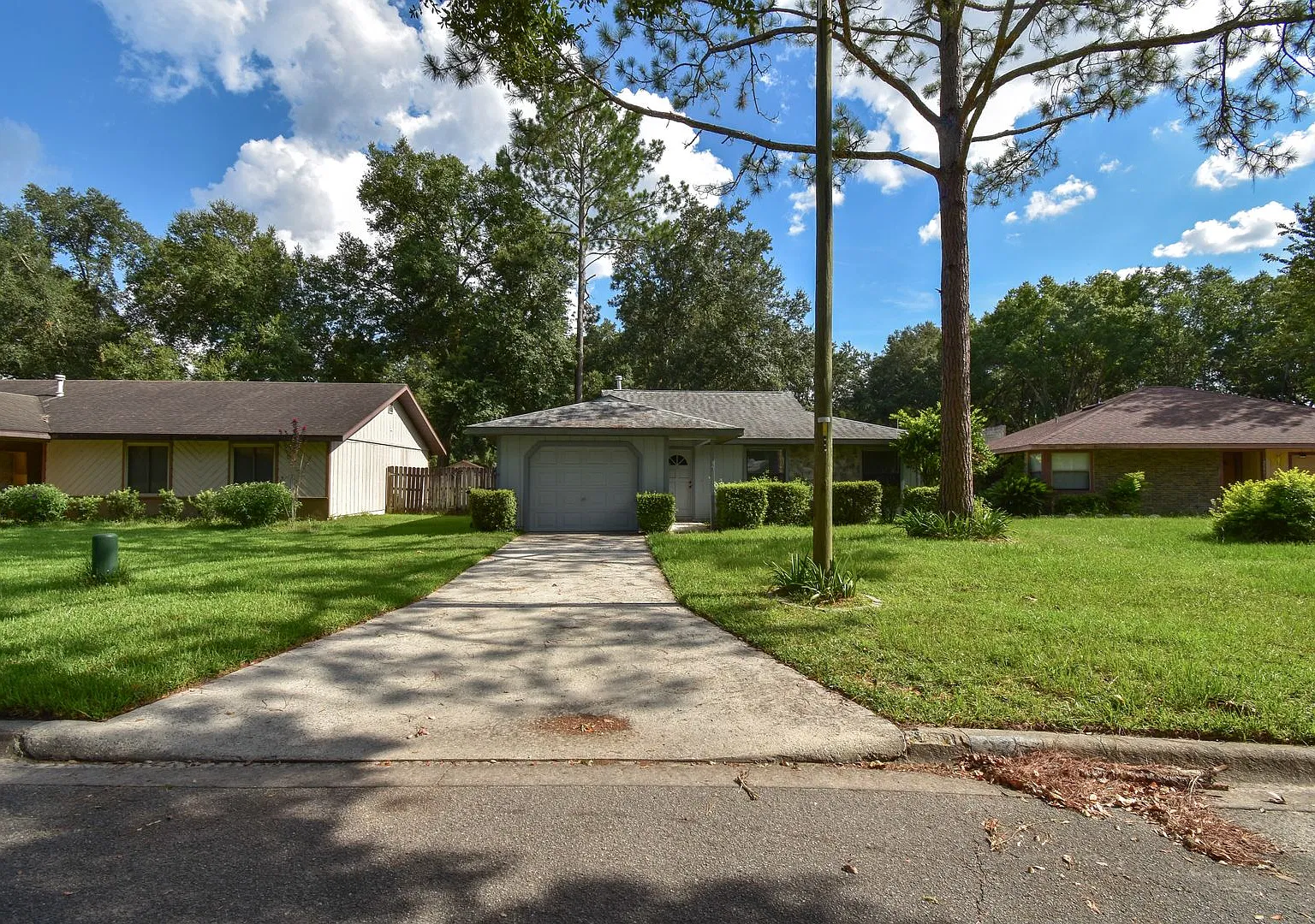 3737 NW 59th Place (Mile Run) — Photo 1